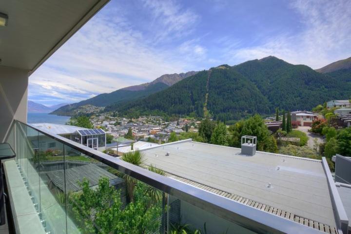 Stylish Haven Luxury Interiors In Prime Location Apartment Queenstown Exterior photo