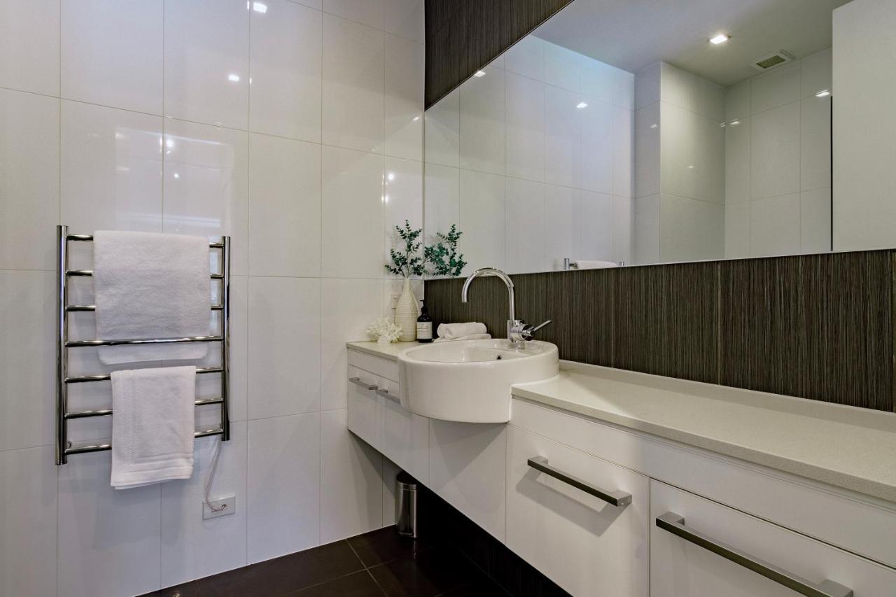 Stylish Haven Luxury Interiors In Prime Location Apartment Queenstown Exterior photo