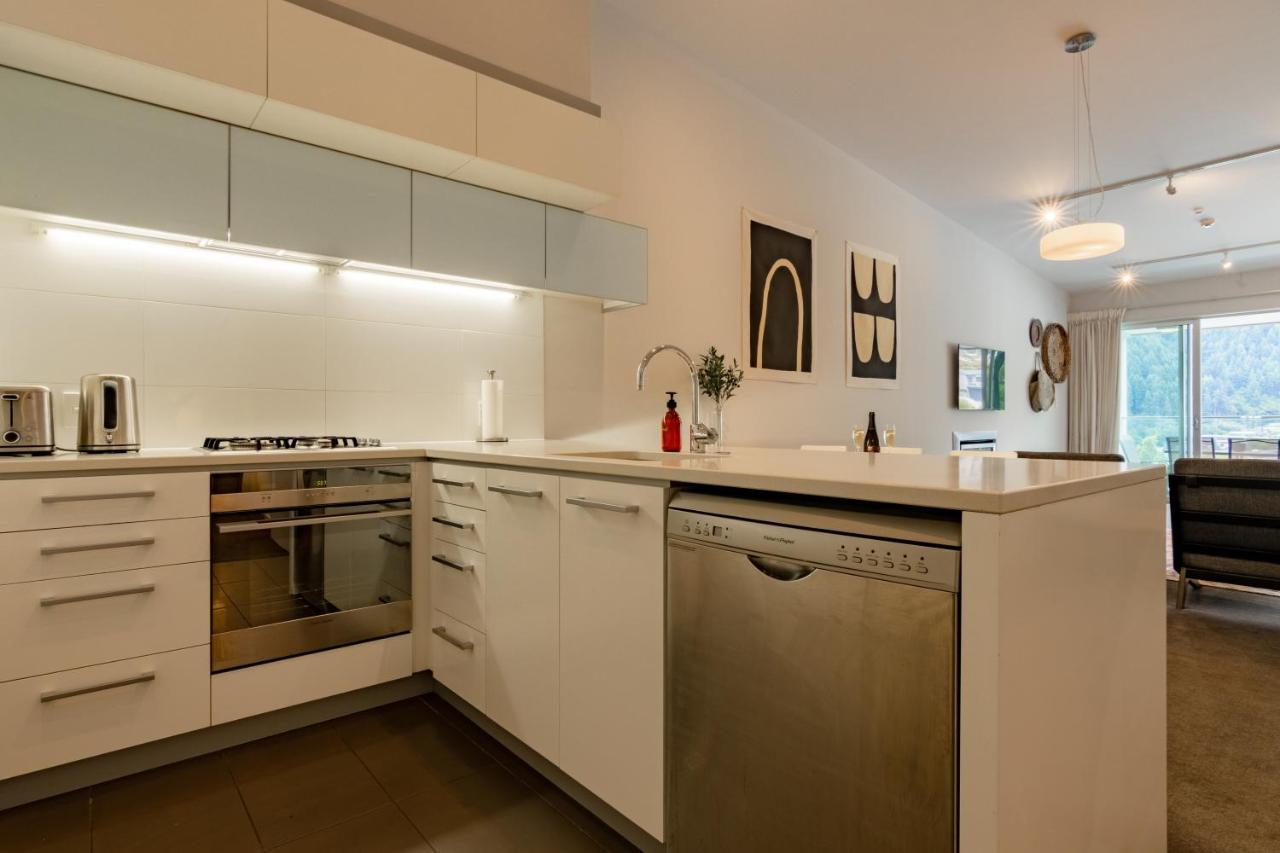 Stylish Haven Luxury Interiors In Prime Location Apartment Queenstown Exterior photo
