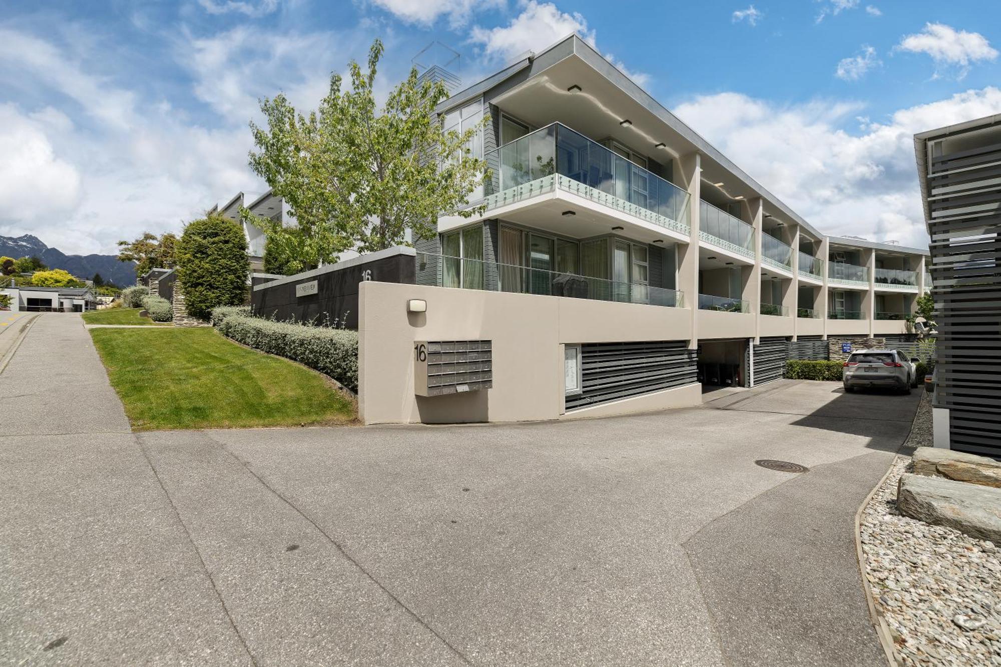 Stylish Haven Luxury Interiors In Prime Location Apartment Queenstown Exterior photo